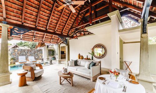 villa outdoor living area